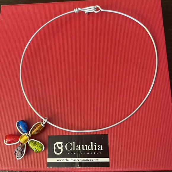 Flower Wire Necklace 🌸🌺🌼 - Picture 3 of 4